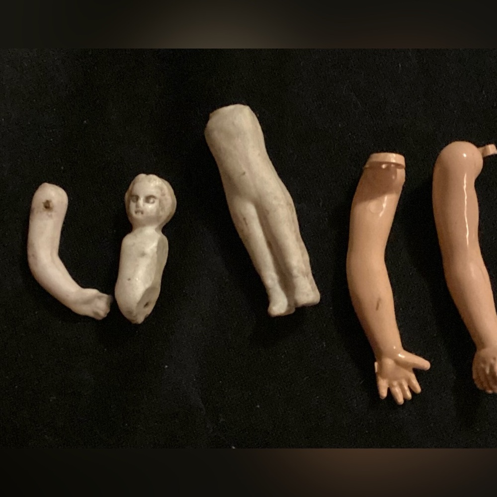 🎎  Antique DOLL PARTS, BISQUE Germany 
      ? ORIGIN Pair of Arms Caucasian
